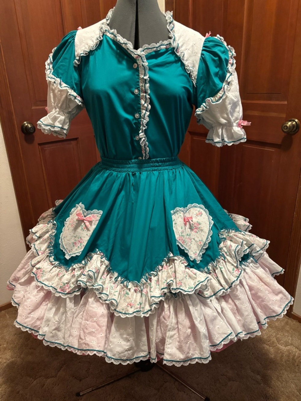 Square Dancers or Cloggers. Teal and White Ruffled skirt and blouse.